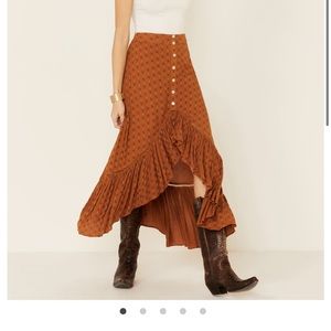 SHYANNE WOMEN'S COGNAC PRINTED HI-LOW BUTTON SKIRT